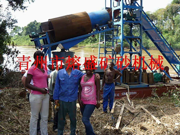 出口喀麥隆的淘金船